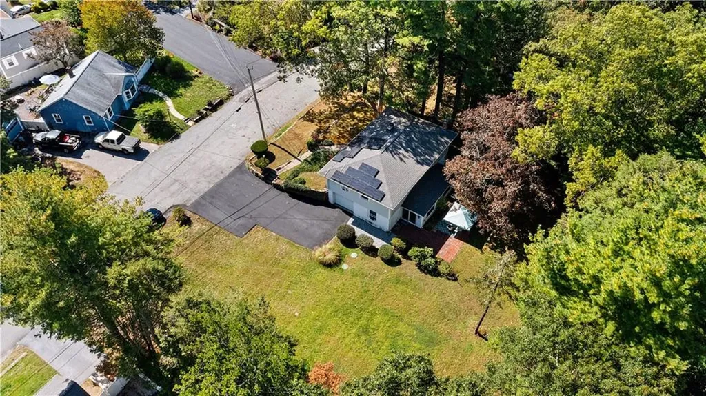 36 Woodland Avenue Coventry RI 02816