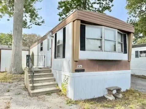 836 Forest Park Avenue Middletown RI 02842