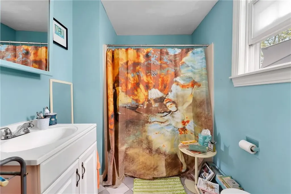 86 Lane 5 Avenue Warwick RI 02888