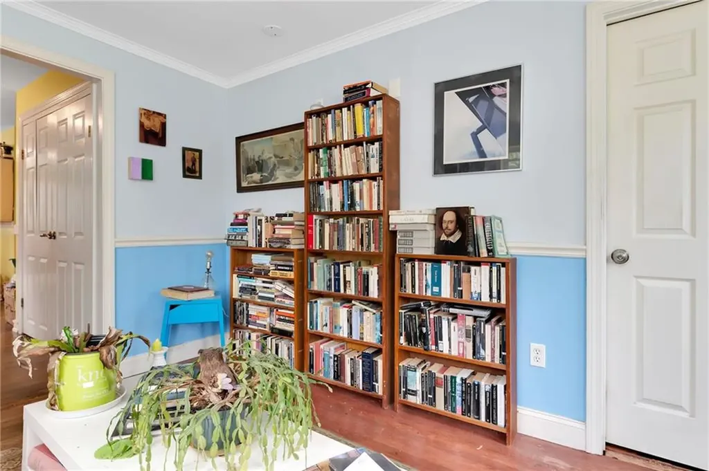 86 Lane 5 Avenue Warwick RI 02888