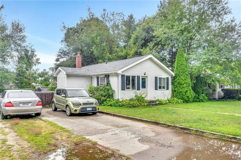 86 Lane 5 Avenue Warwick RI 02888