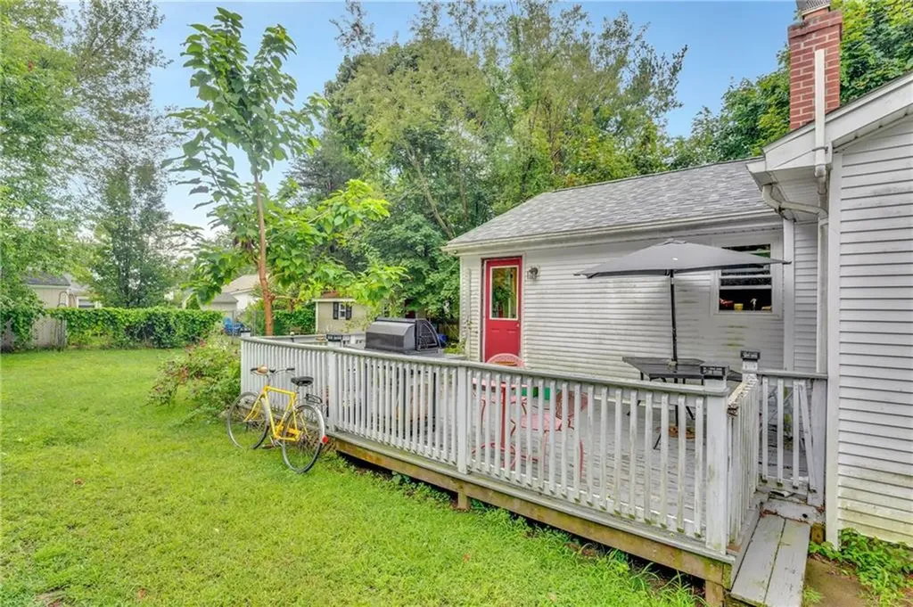 86 Lane 5 Avenue Warwick RI 02888