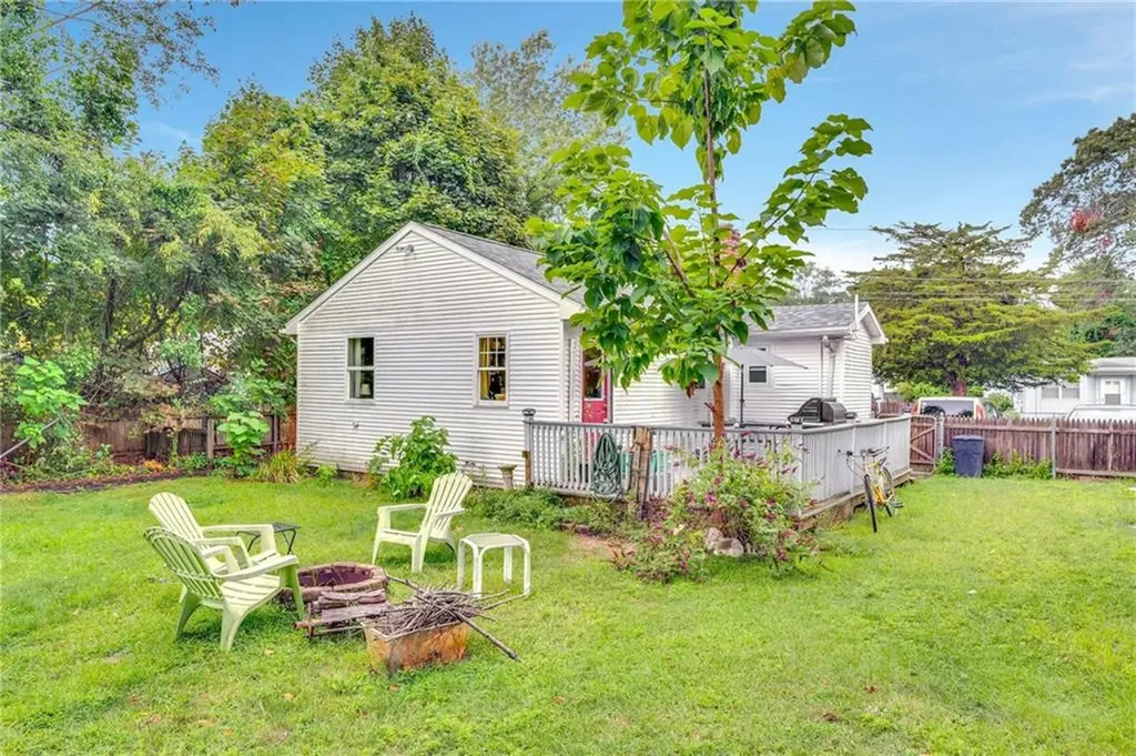 86 Lane 5 Avenue Warwick RI 02888