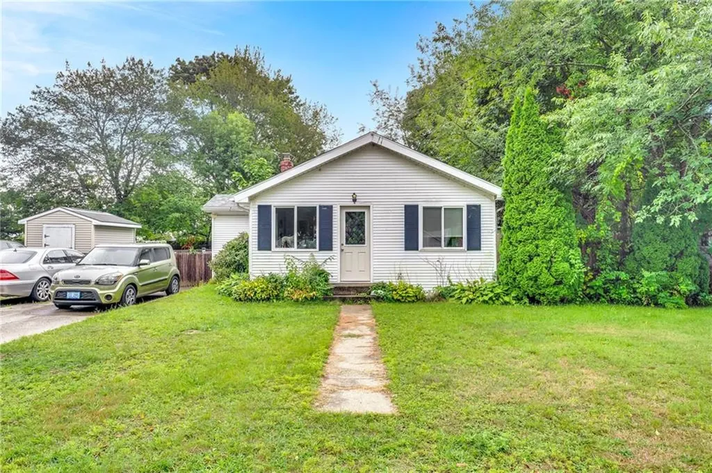 86 Lane 5 Avenue Warwick RI 02888