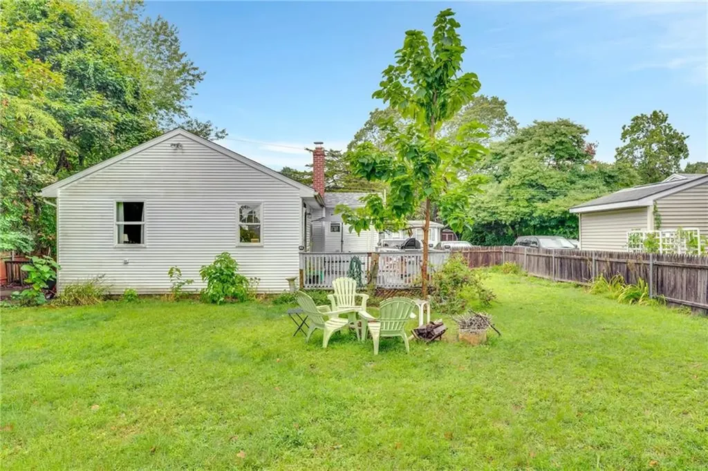 86 Lane 5 Avenue Warwick RI 02888