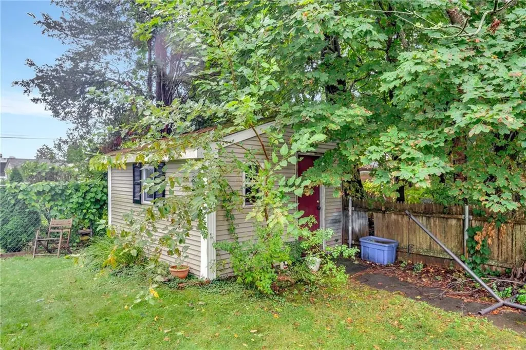 86 Lane 5 Avenue Warwick RI 02888