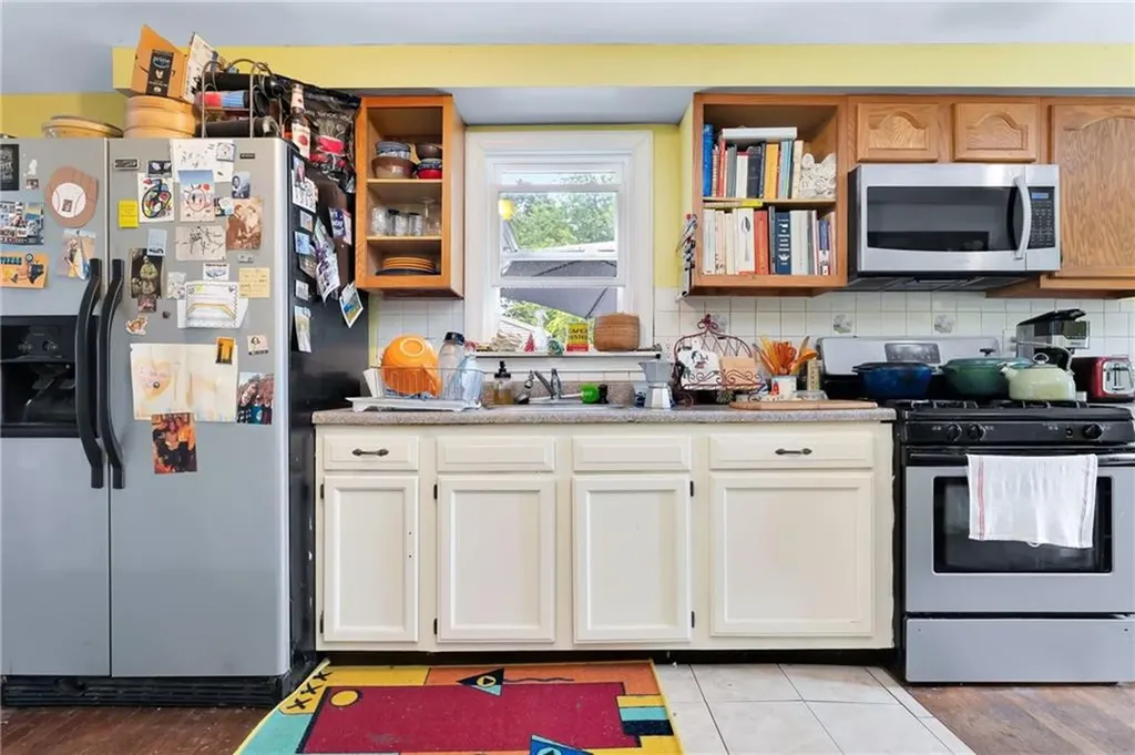 86 Lane 5 Avenue Warwick RI 02888