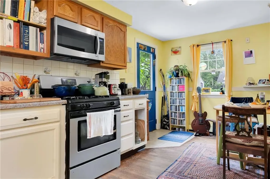 86 Lane 5 Avenue Warwick RI 02888