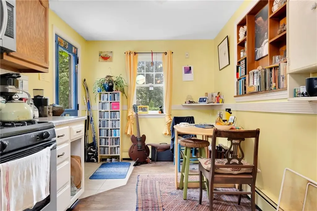 86 Lane 5 Avenue Warwick RI 02888