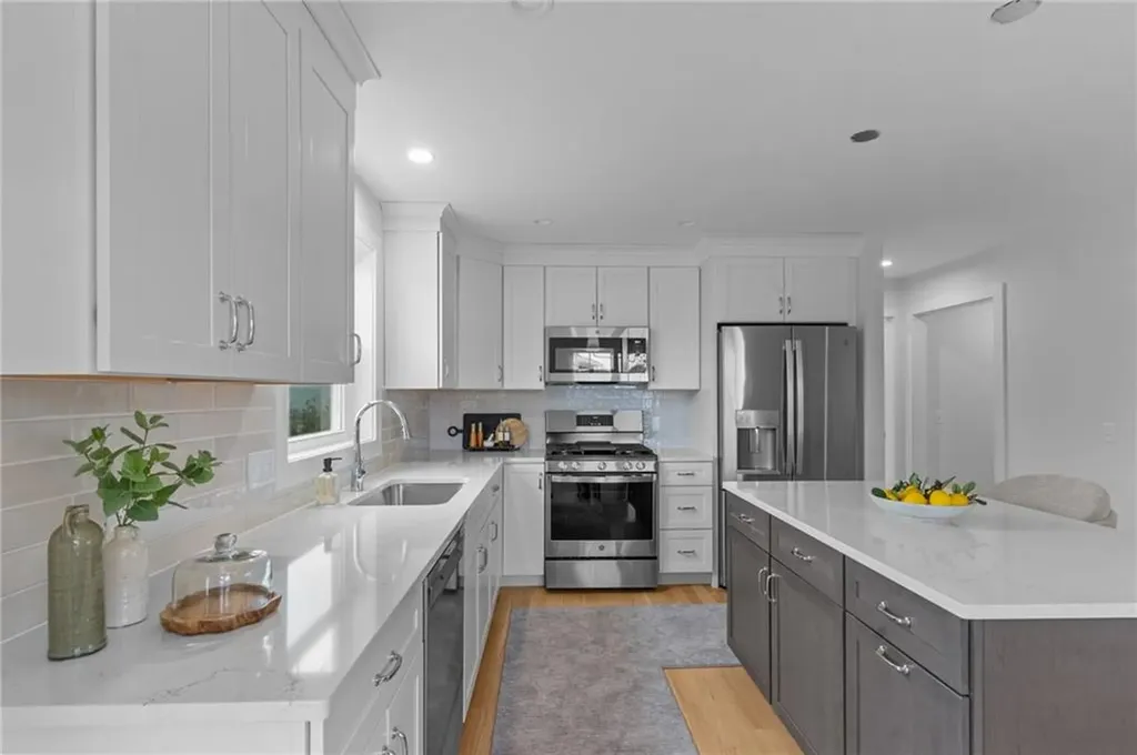 62 Red Maple Lane Warwick RI 02886