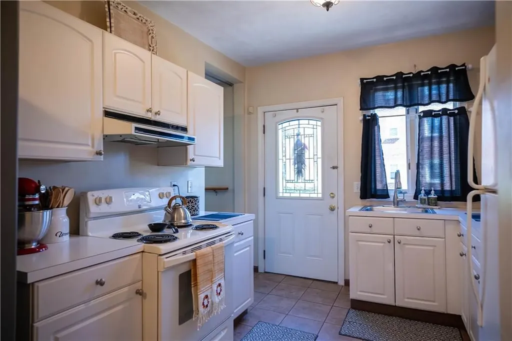 21 Madison Street Warwick RI 02888