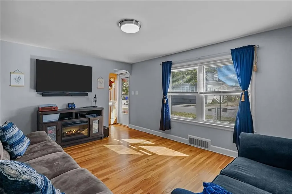 69 Burgess Avenue Pawtucket RI 02861