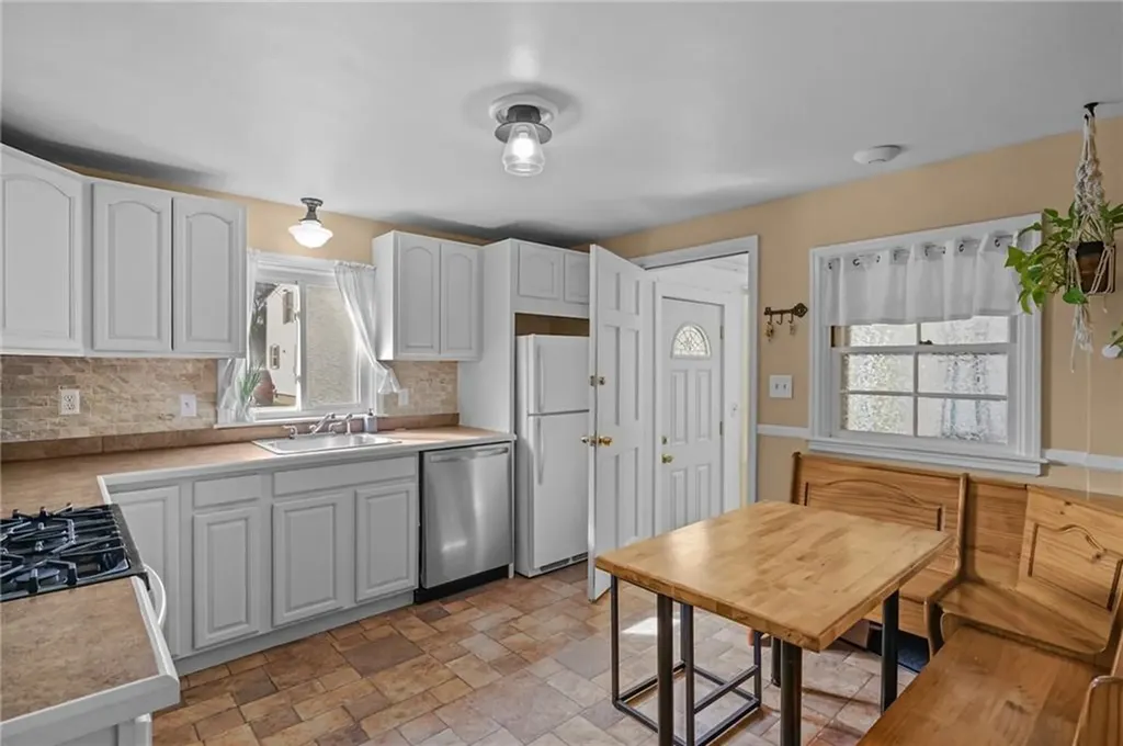 69 Burgess Avenue Pawtucket RI 02861
