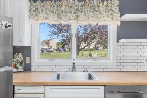 21 Woodlawn Circle Hopkinton RI 02832