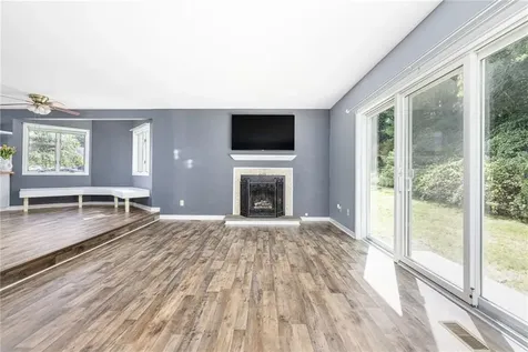 21 Woodlawn Circle Hopkinton RI 02832