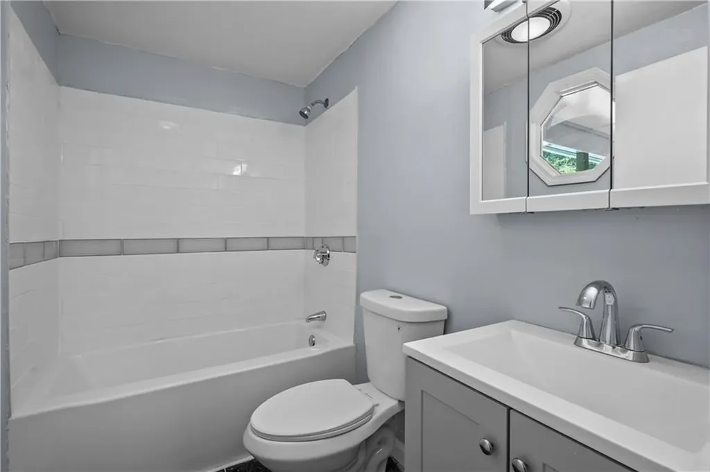 135 Lippitt Avenue Cranston RI 02921