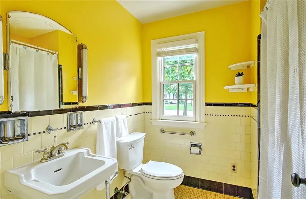 6 Plymouth Drive Barrington RI 02806