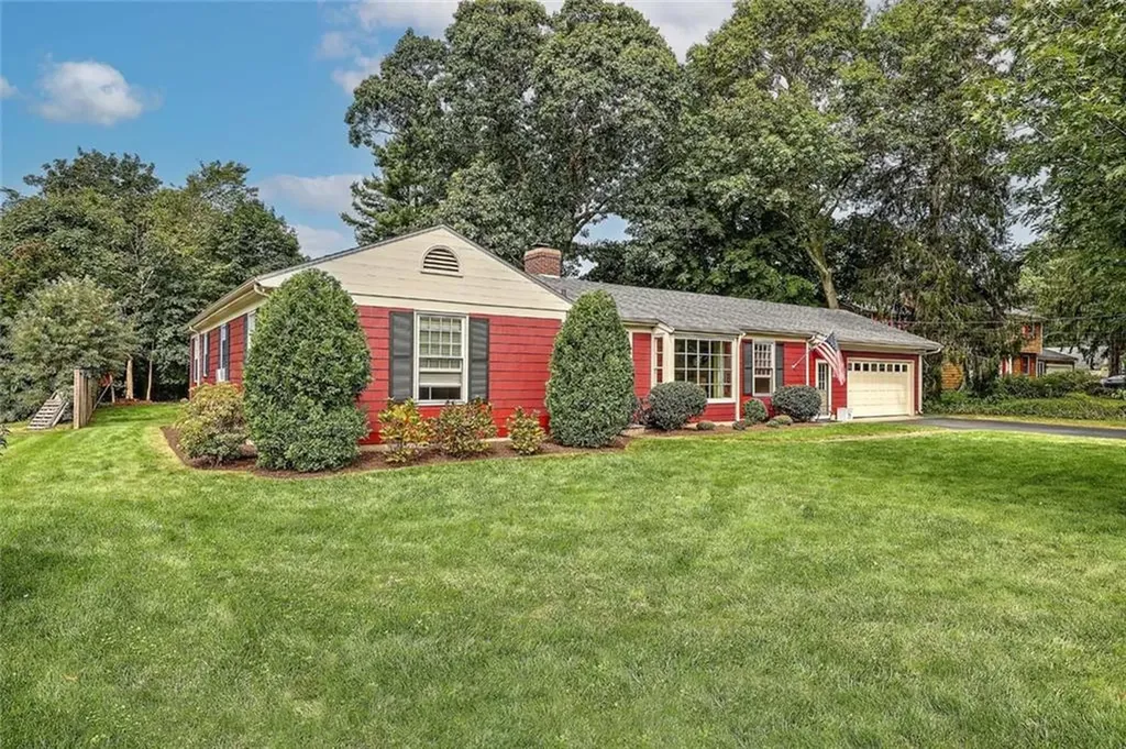 6 Plymouth Drive Barrington RI 02806