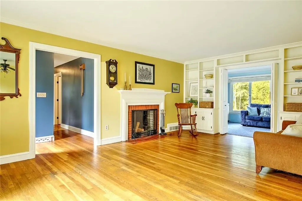 6 Plymouth Drive Barrington RI 02806