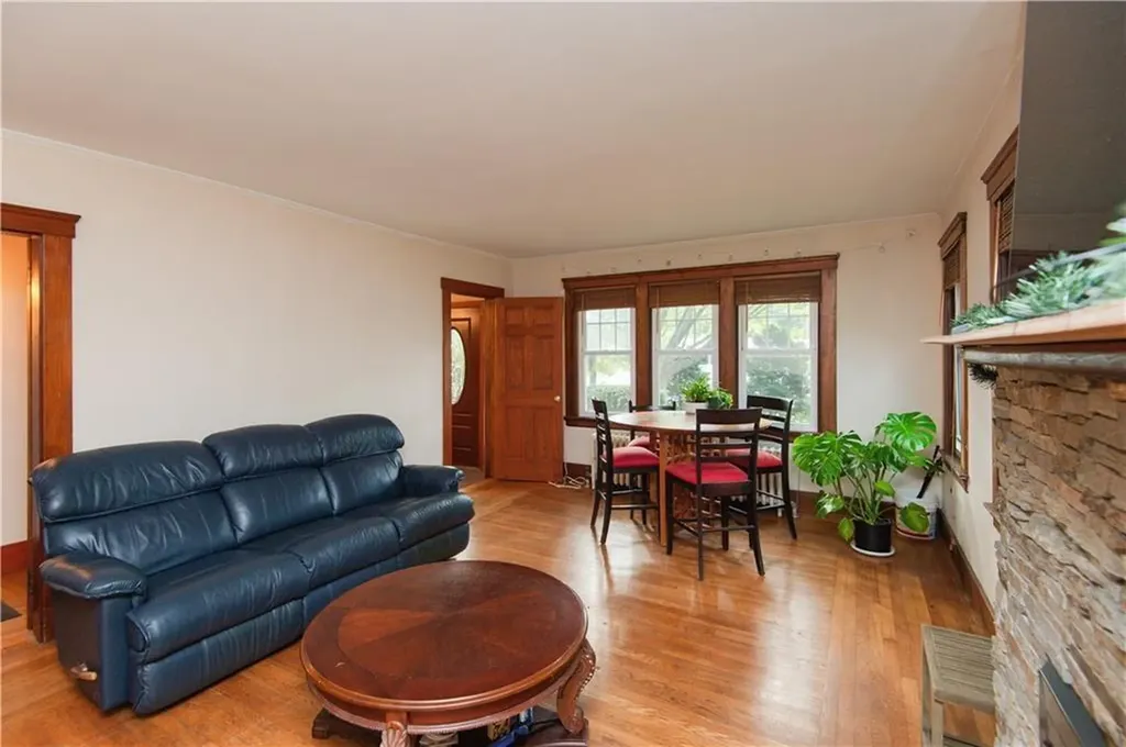 556 East Main Road Middletown RI 02842