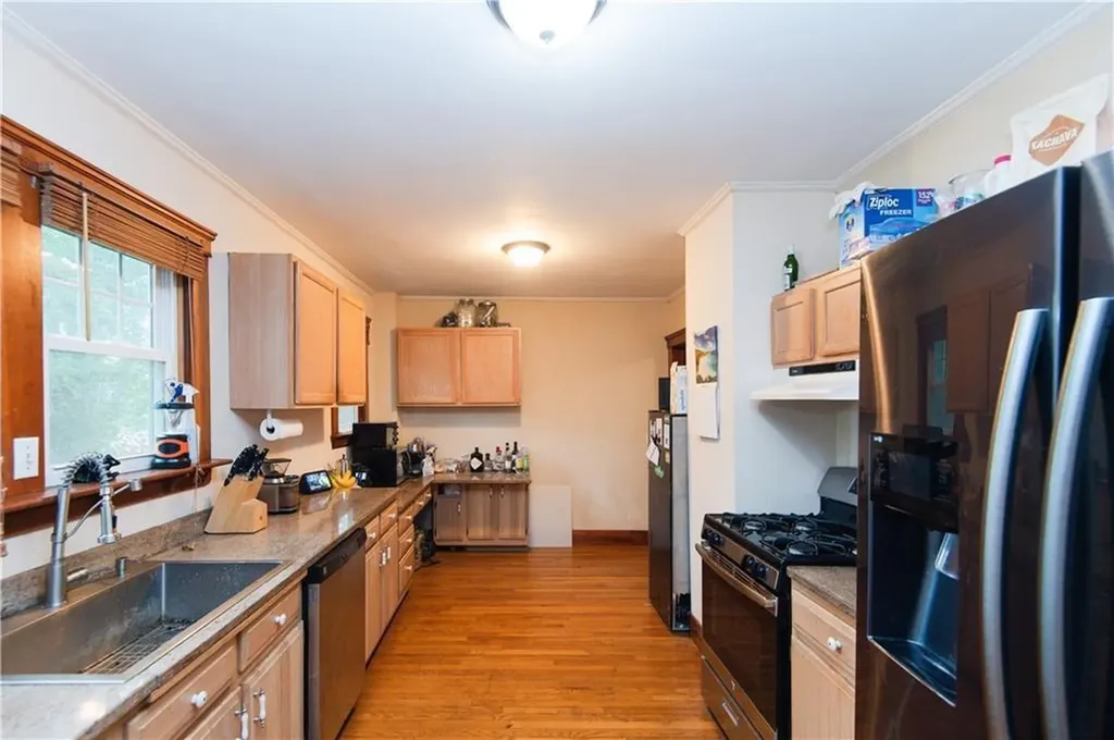 556 East Main Road Middletown RI 02842