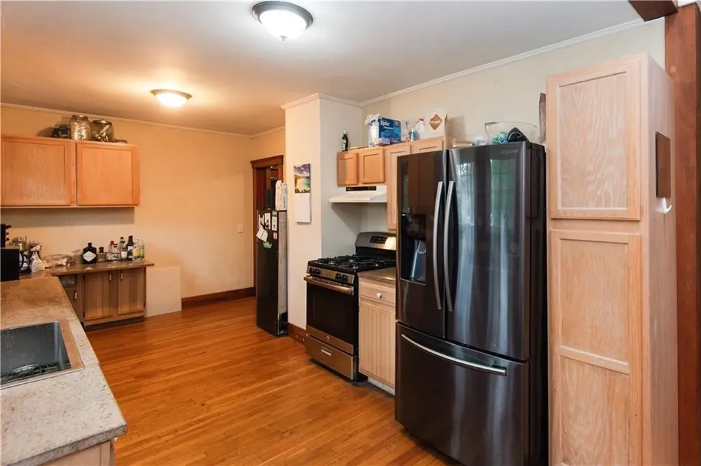 556 East Main Road Middletown RI 02842