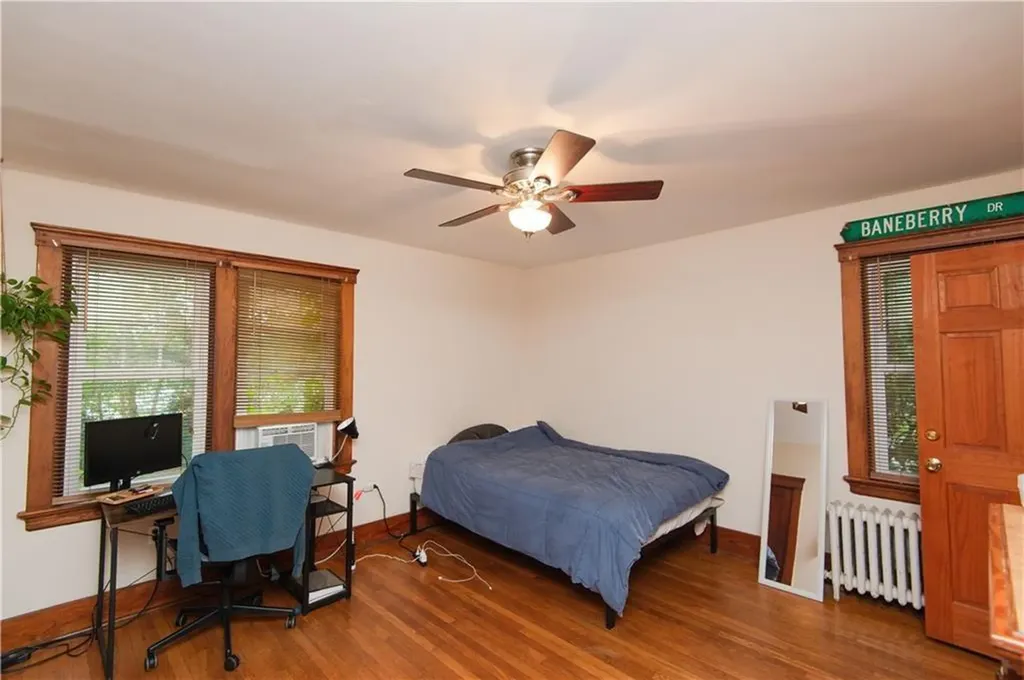 556 East Main Road Middletown RI 02842