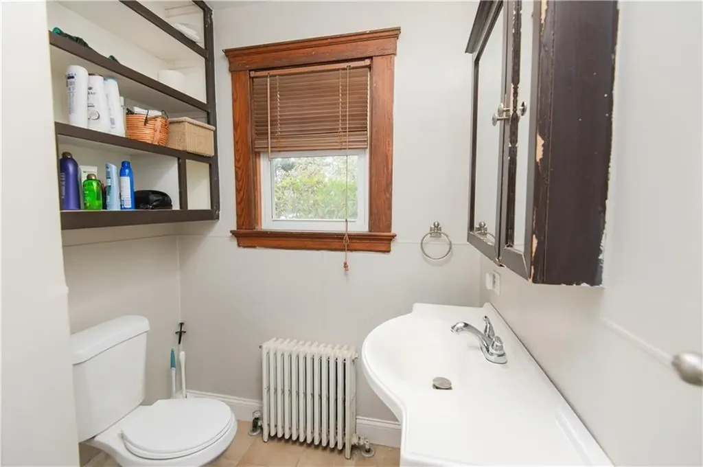 556 East Main Road Middletown RI 02842