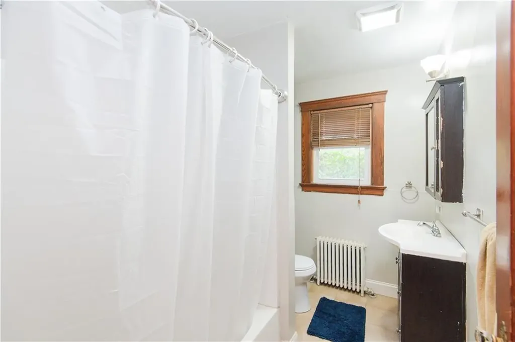 556 East Main Road Middletown RI 02842