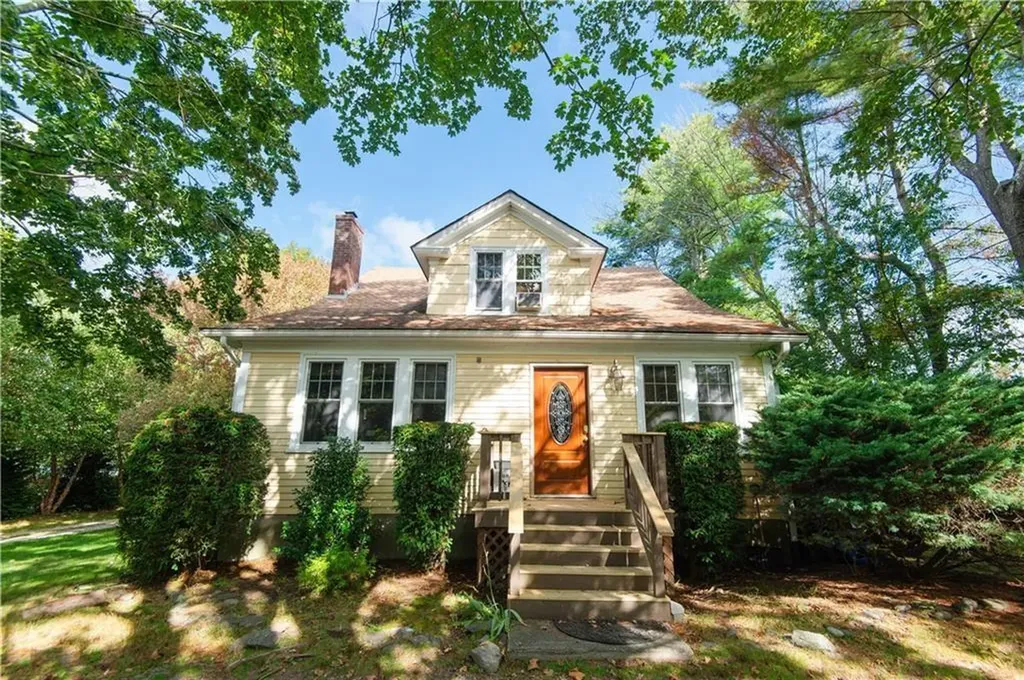 556 East Main Road Middletown RI 02842