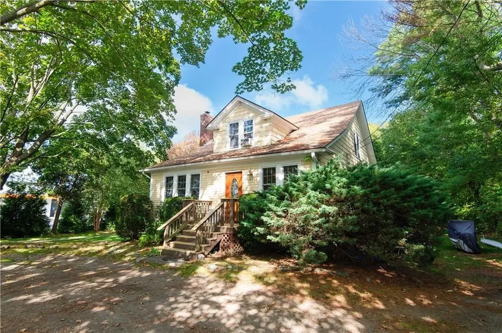 556 East Main Road Middletown RI 02842