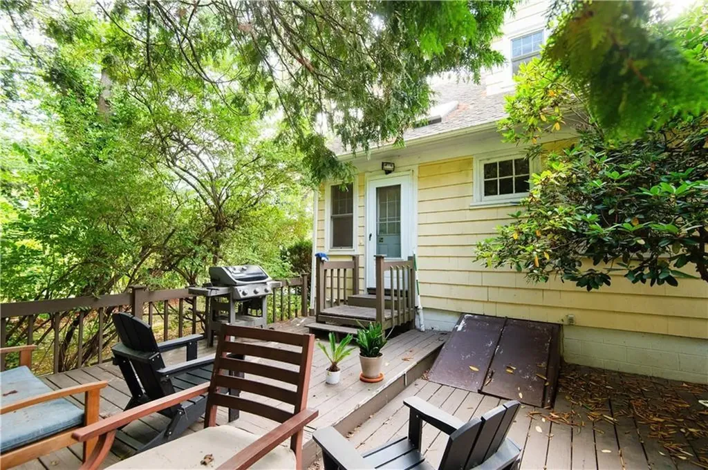 556 East Main Road Middletown RI 02842