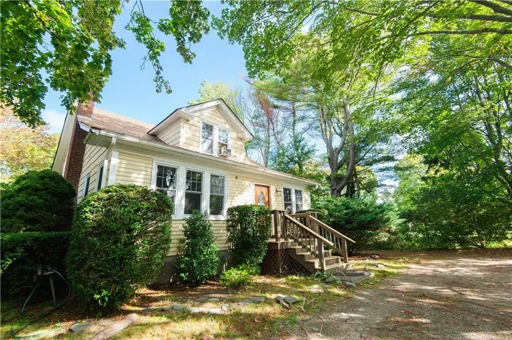 556 East Main Road Middletown RI 02842