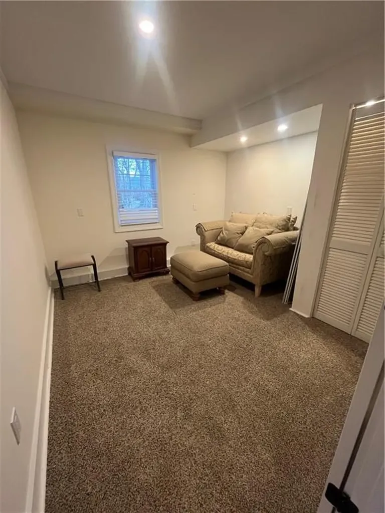 554 East Main Road Middletown RI 02842