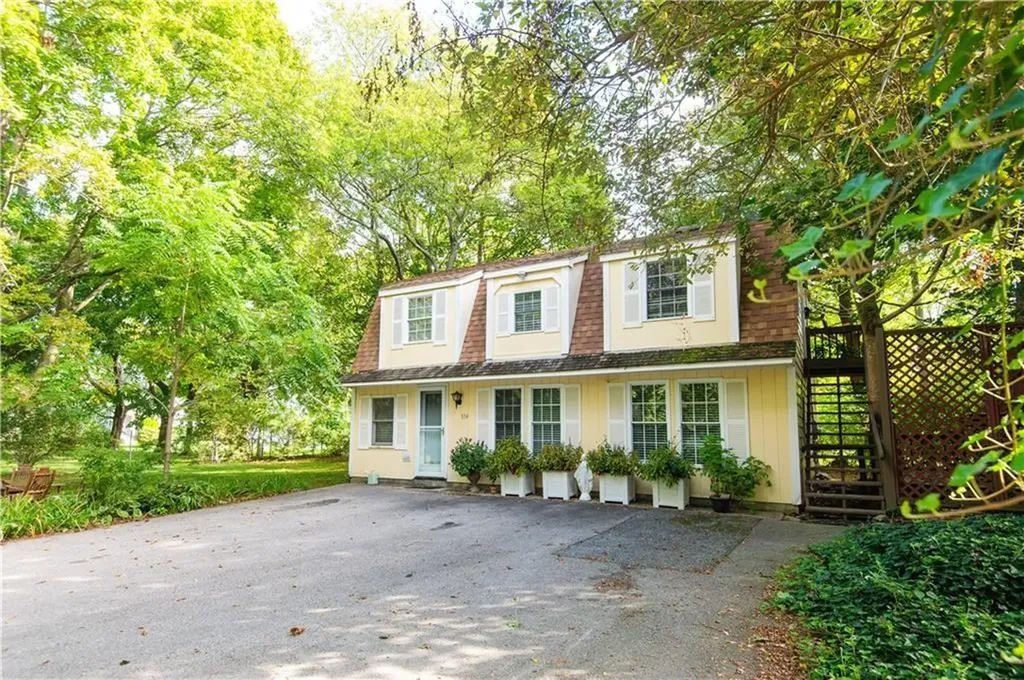 554 East Main Road Middletown RI 02842
