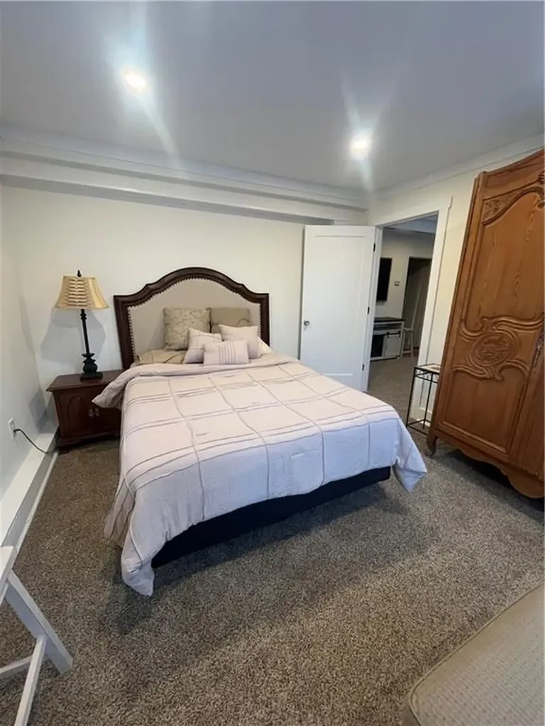 554 East Main Road Middletown RI 02842