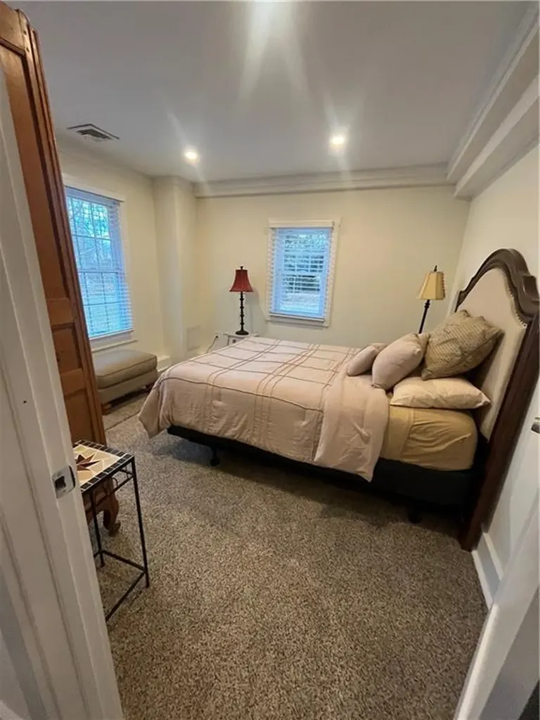554 East Main Road Middletown RI 02842