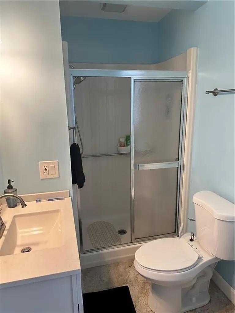17 Crescent Road Middletown RI 02842