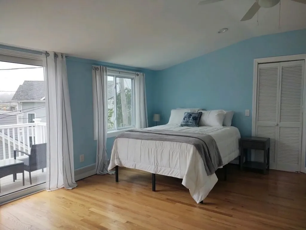 17 Crescent Road Middletown RI 02842