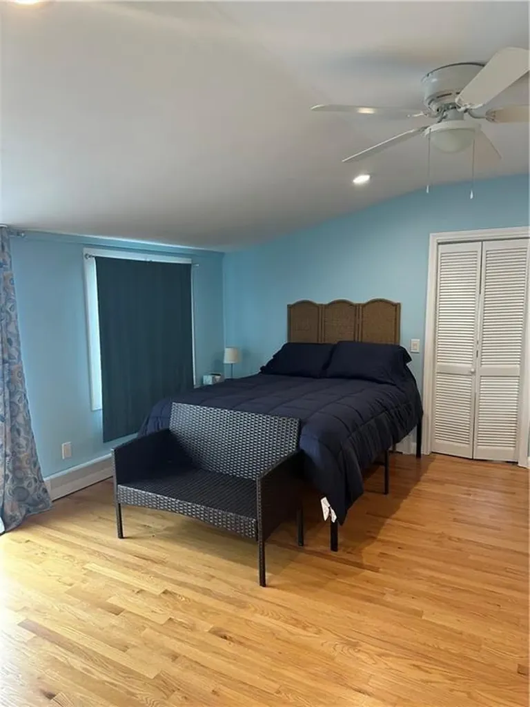 17 Crescent Road Middletown RI 02842