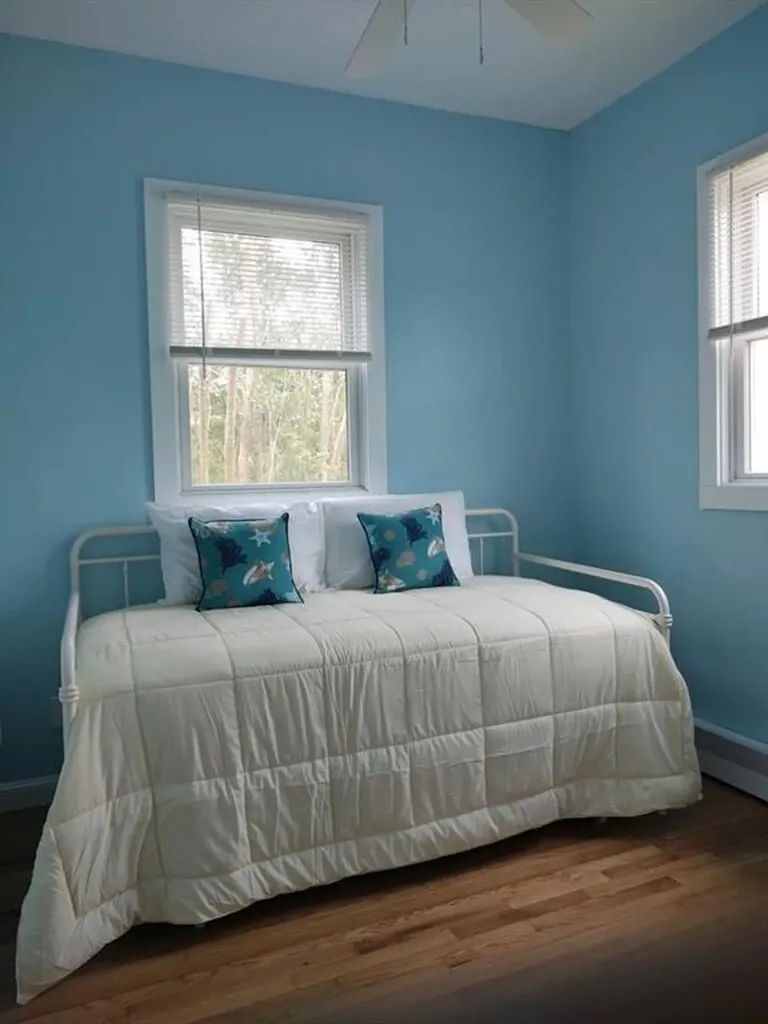 17 Crescent Road Middletown RI 02842