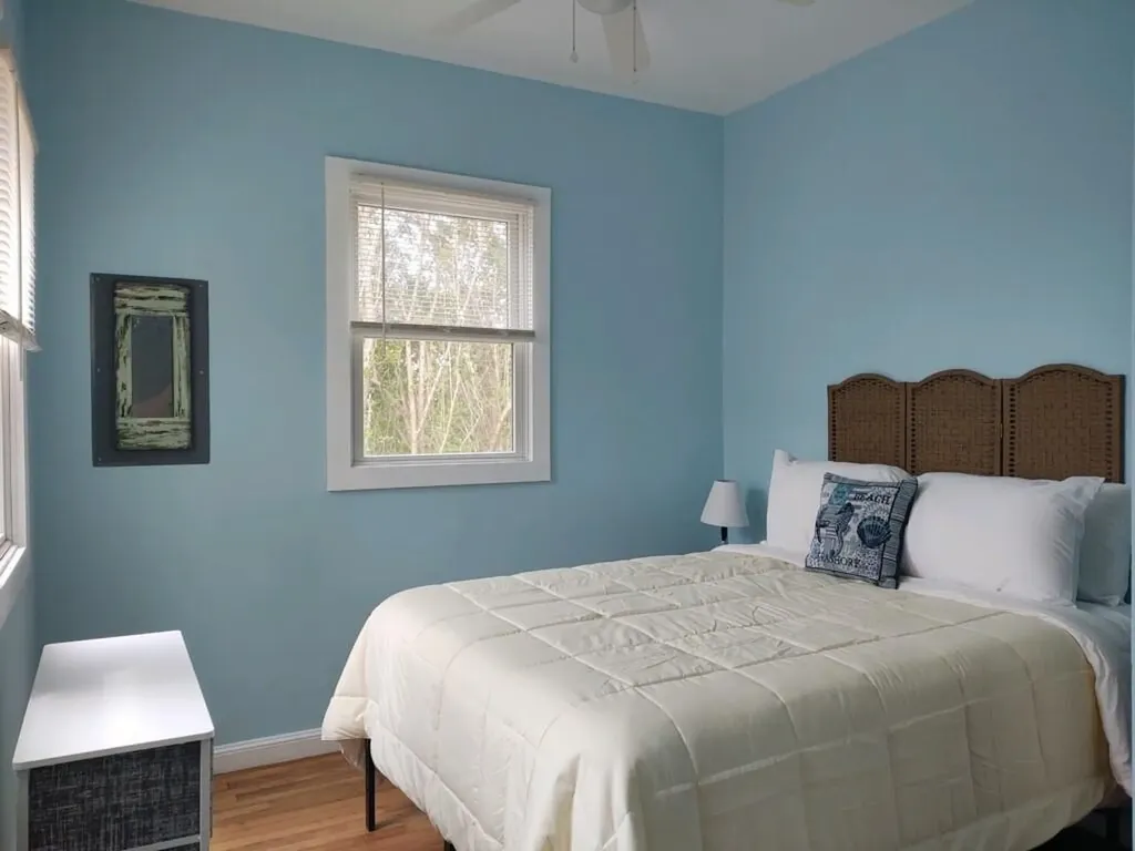 17 Crescent Road Middletown RI 02842