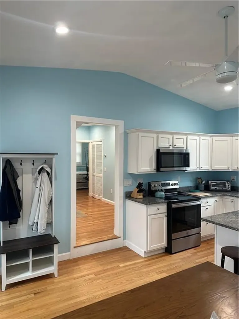 17 Crescent Road Middletown RI 02842