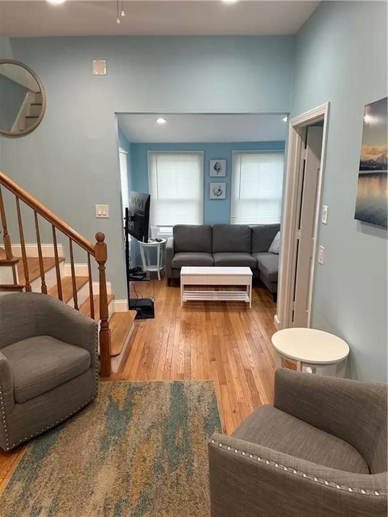 17 Crescent Road Middletown RI 02842