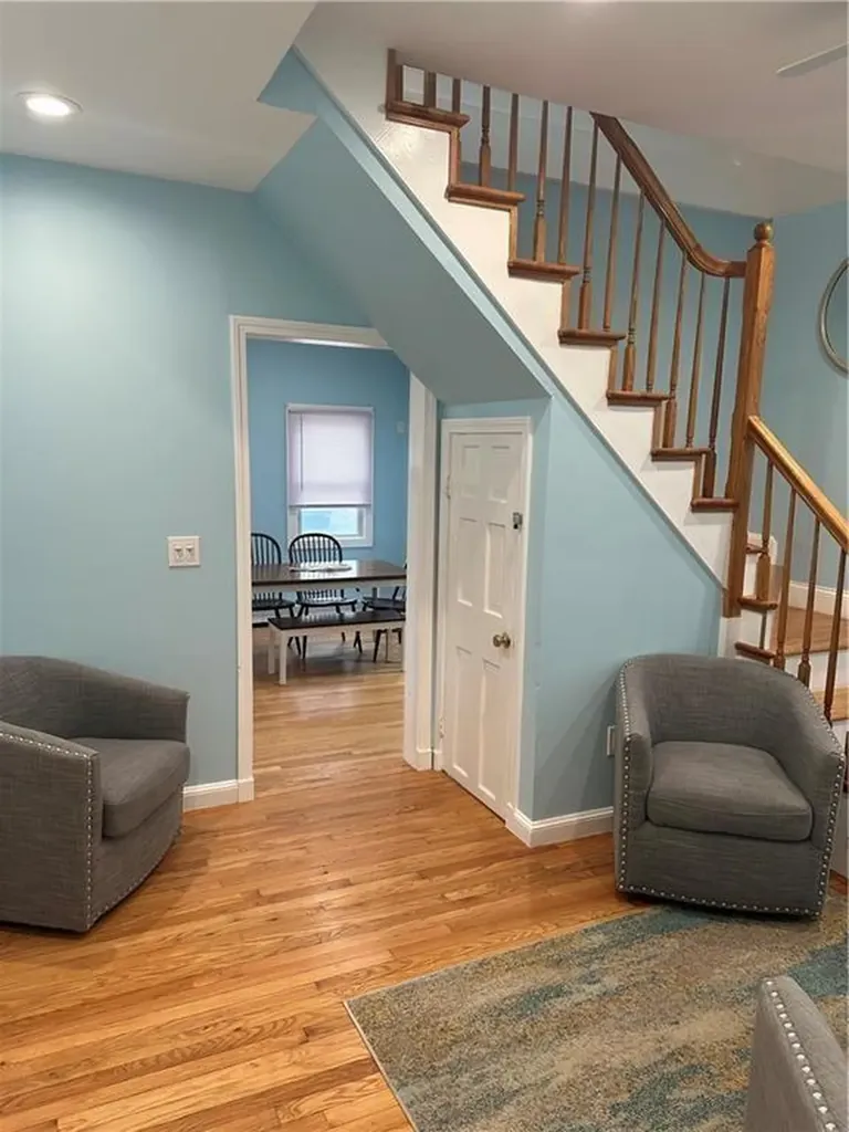 17 Crescent Road Middletown RI 02842