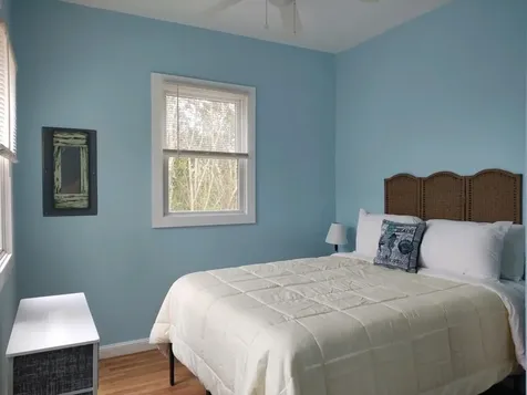 17 Crescent Road Middletown RI 02842