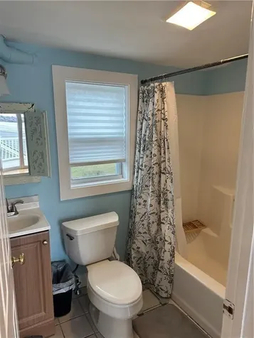 17 Crescent Road Middletown RI 02842