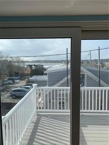 17 Crescent Road Middletown RI 02842