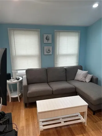 17 Crescent Road Middletown RI 02842