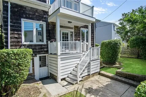 11 Crescent Road Middletown RI 02842